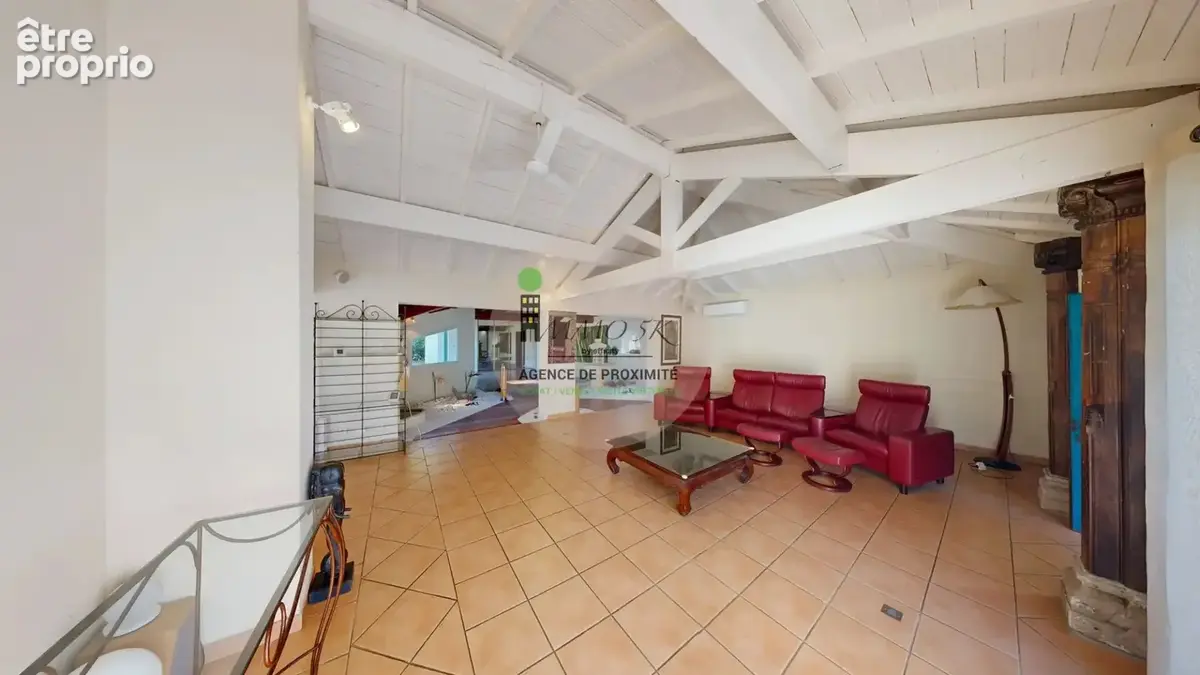 **Somptueuse villa familiale à Limonest – Piscine, jacuzzi et appartement indépendant** - photo 9