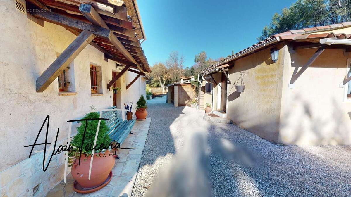 Photo 2 - Maison à LORGUES