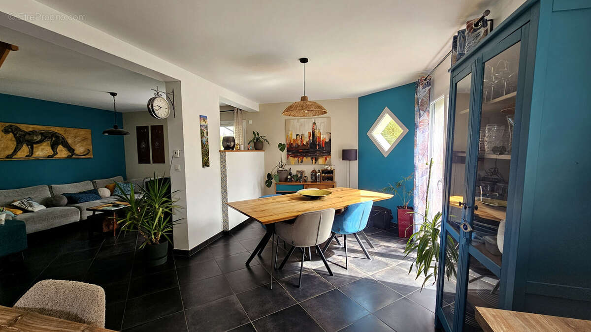 Maison à MAMIROLLE