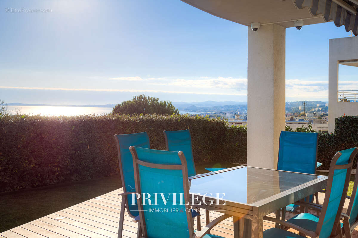 Appartement à SAINT-LAURENT-DU-VAR