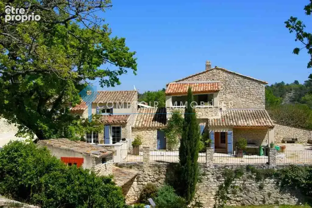 EXCLUSIVITÉ : Bastide proche de Gordes. - photo 2