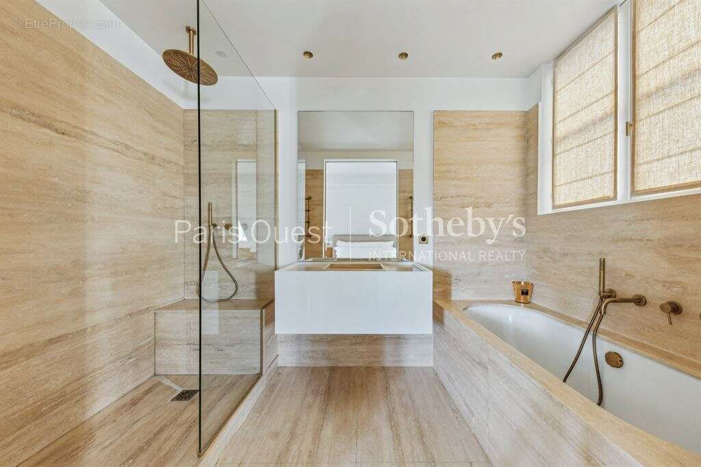 Appartement à PARIS-8E