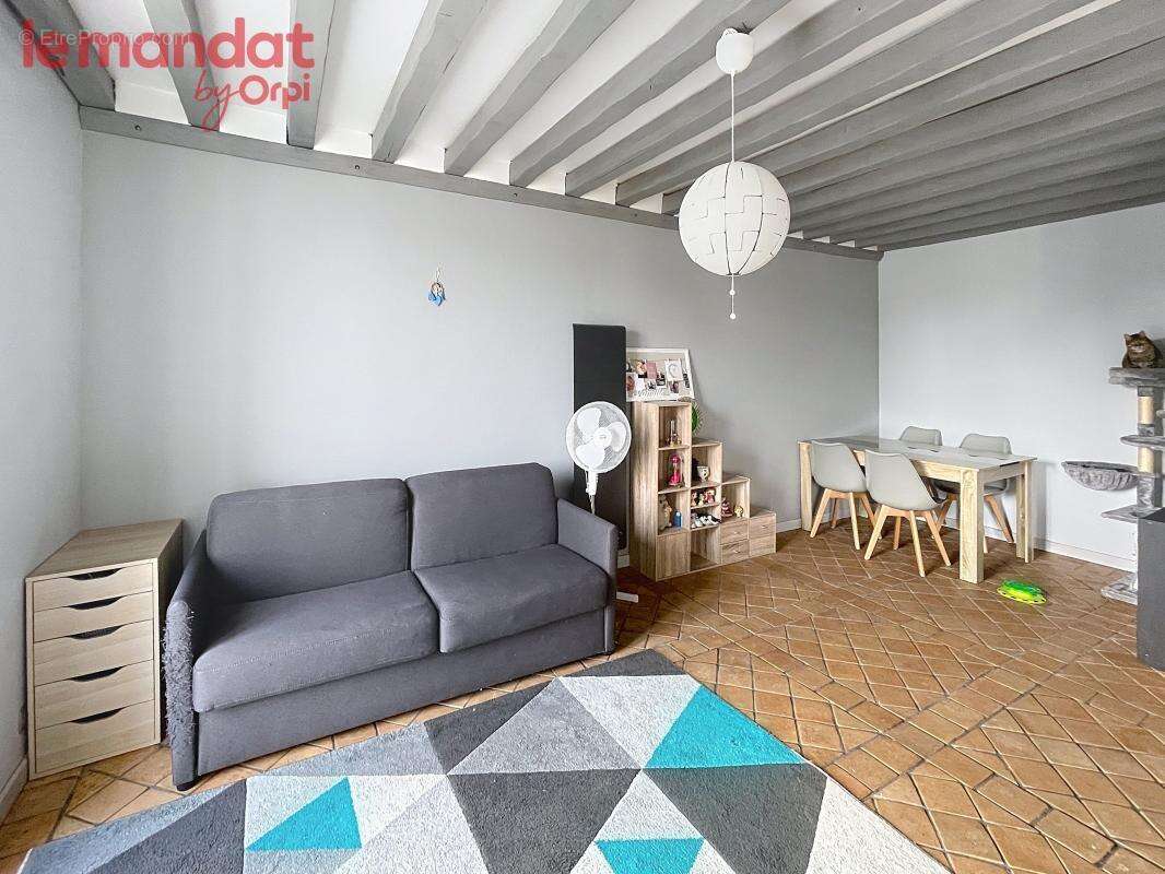 Appartement à JUZIERS