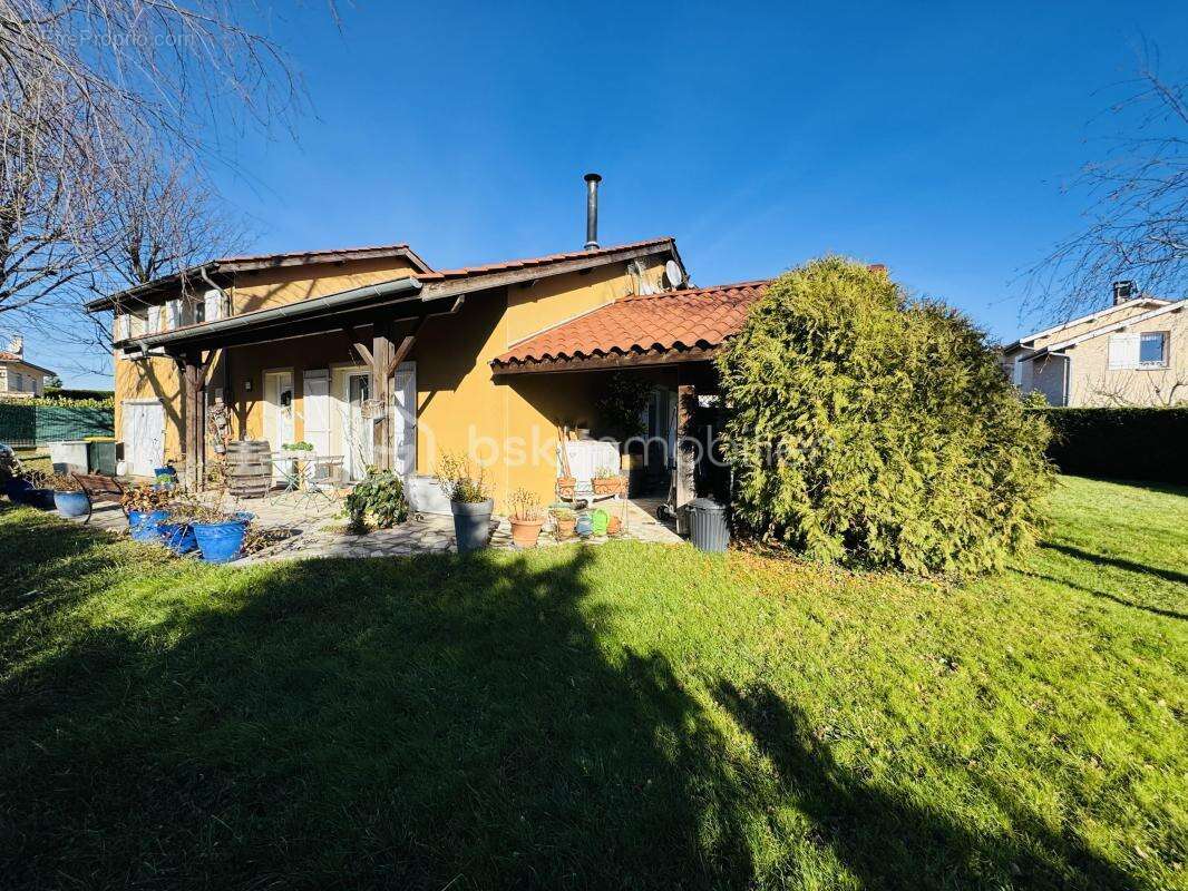 Maison à MONTANAY