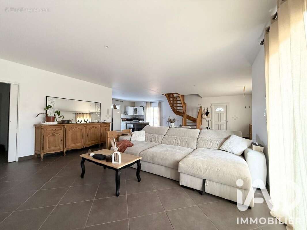Maison 160 m² à Saint-Marcellin-En-Forez  - photo 6