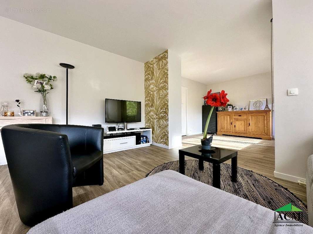 Appartement à CHAMPAGNE-SUR-OISE