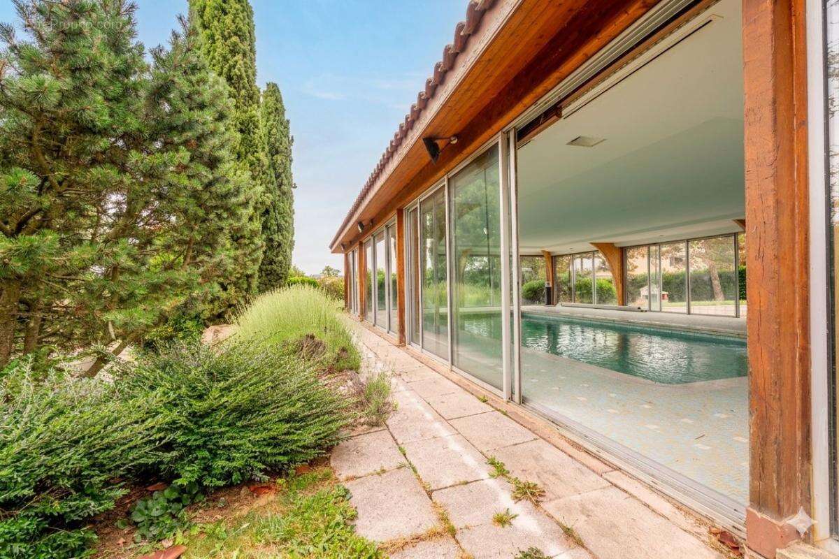 Superbe maison familiale - 4 chambres - grand terrain - piscine intérieure et hammam - garages - photo 7