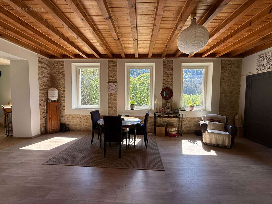 Maison à CHAMPFROMIER