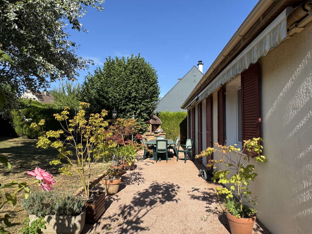FOSSES - Maison individuelle de plain pied et sous sol total sur 604 m2 de terrain - photo 8