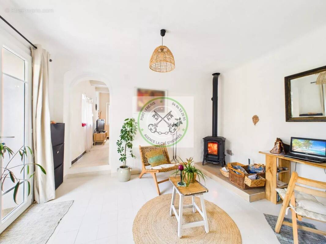 Maison à ROQUEBRUNE-SUR-ARGENS