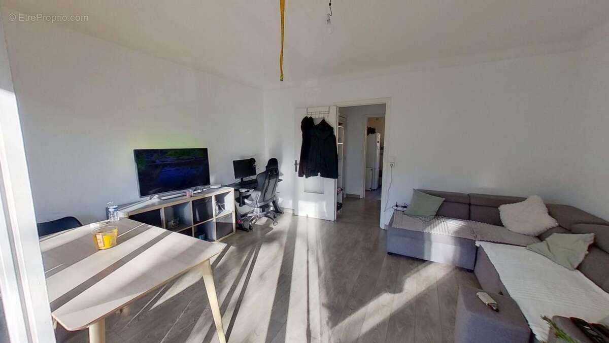 Appartement à CONTES