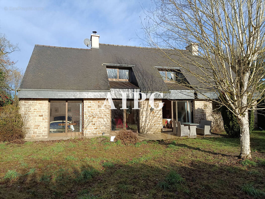 Maison à SAINT-NICOLAS-DU-PELEM