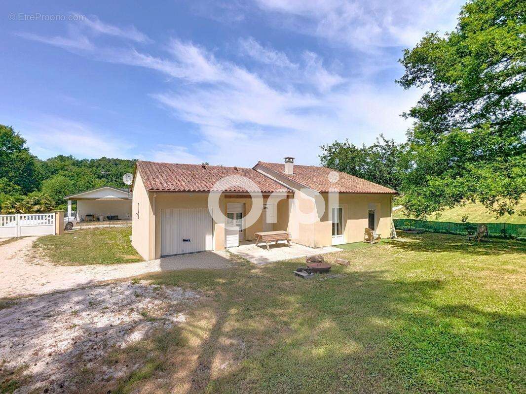 Maison à NOTRE-DAME-DE-SANILHAC