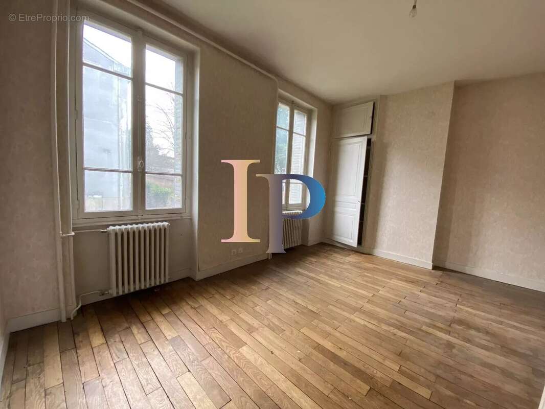 Maison à LA CLAYETTE