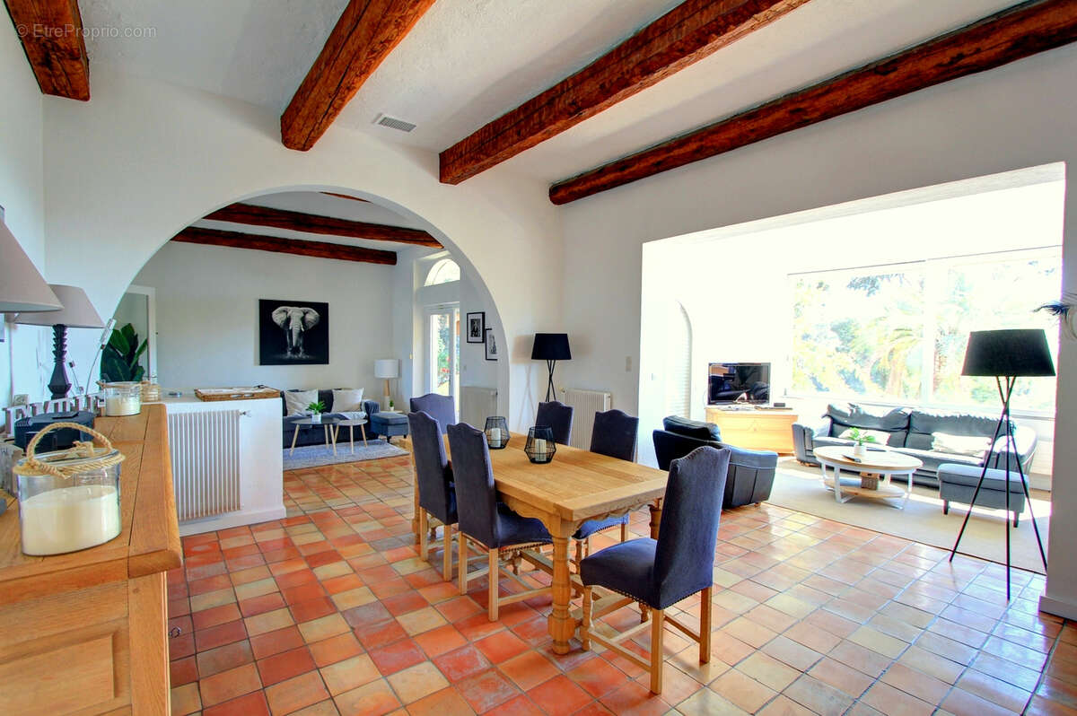 Maison à LES ISSAMBRES