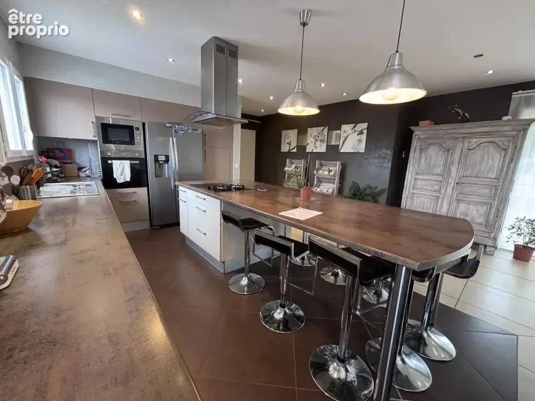 Villeveyrac - Villa 240 M2 avec piscine à débordement et vue dégagée - photo 5
