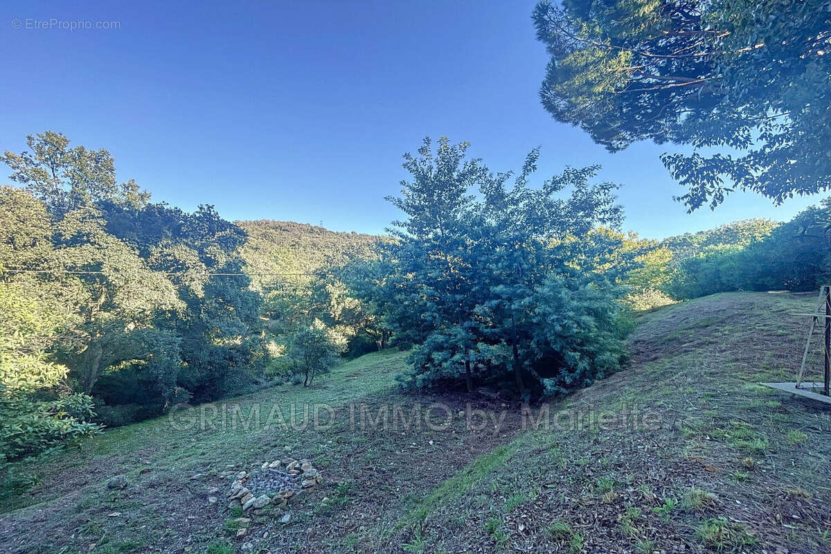 Maison à LA GARDE-FREINET