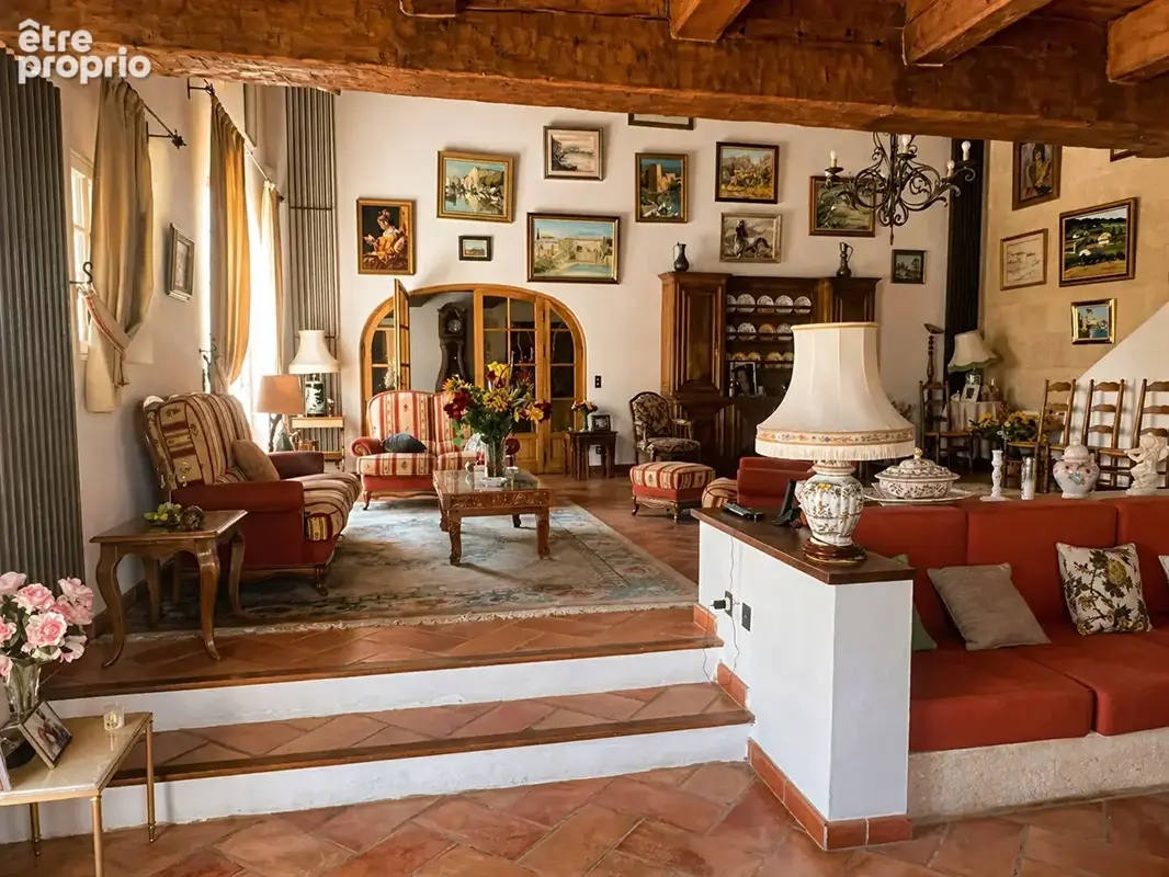 Maison de 246 m² avec sous-sol de 100 m², 3 garages fermés, piscine, sur 1849 m² de terrain en vente à Allauch - photo 6