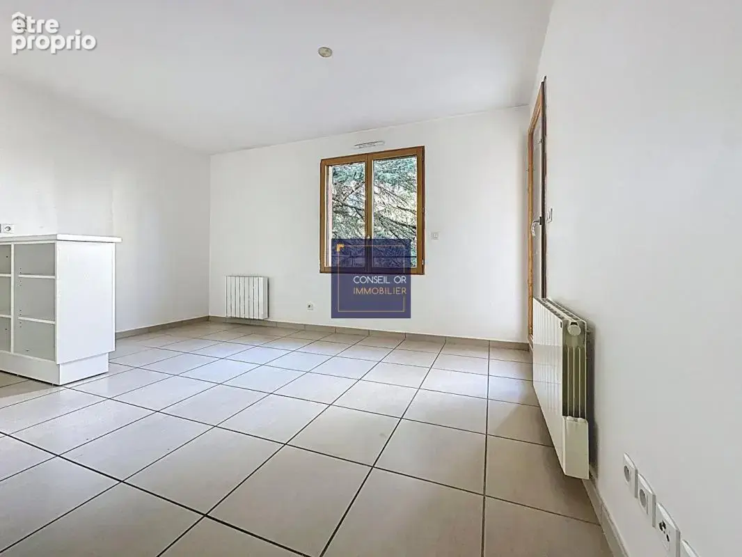 Appartement Saint Genis Laval 2 pièces 45 m2 + garage - photo 4