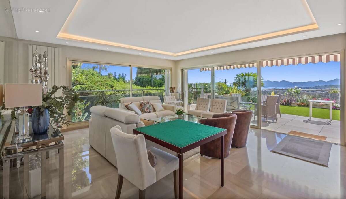 Appartement à LE CANNET