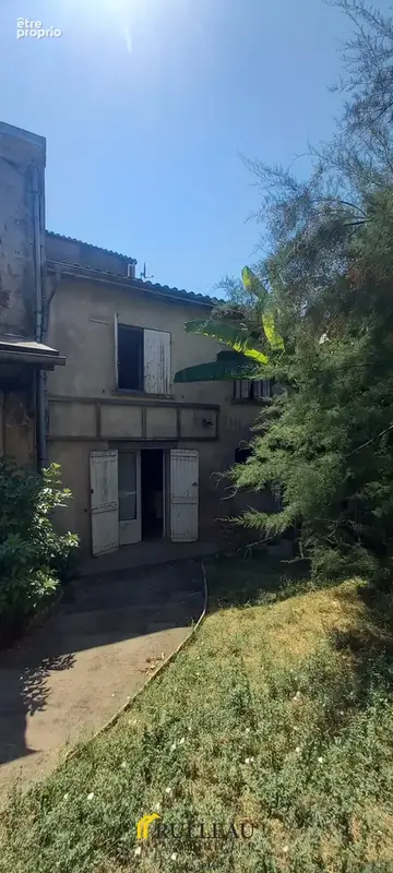 Ensemble immobilier 320 m2 avec dépendances en centre-ville de Saint-Savin - photo 16