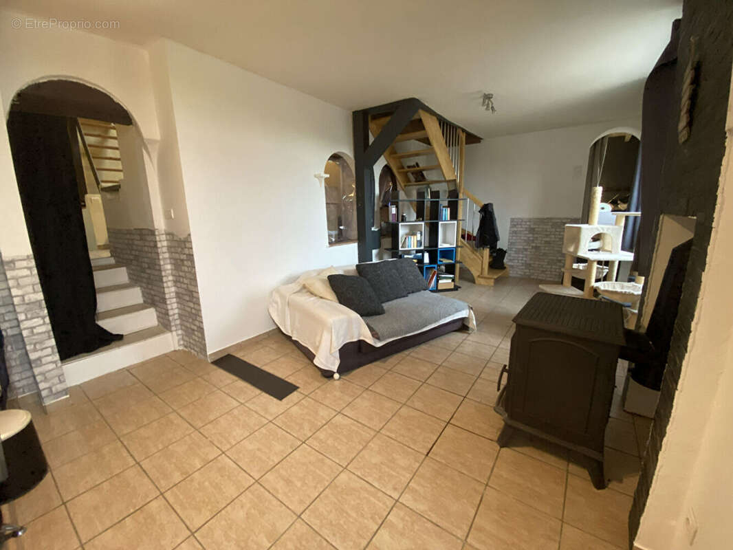 Maison à NEUILLY-EN-DONJON