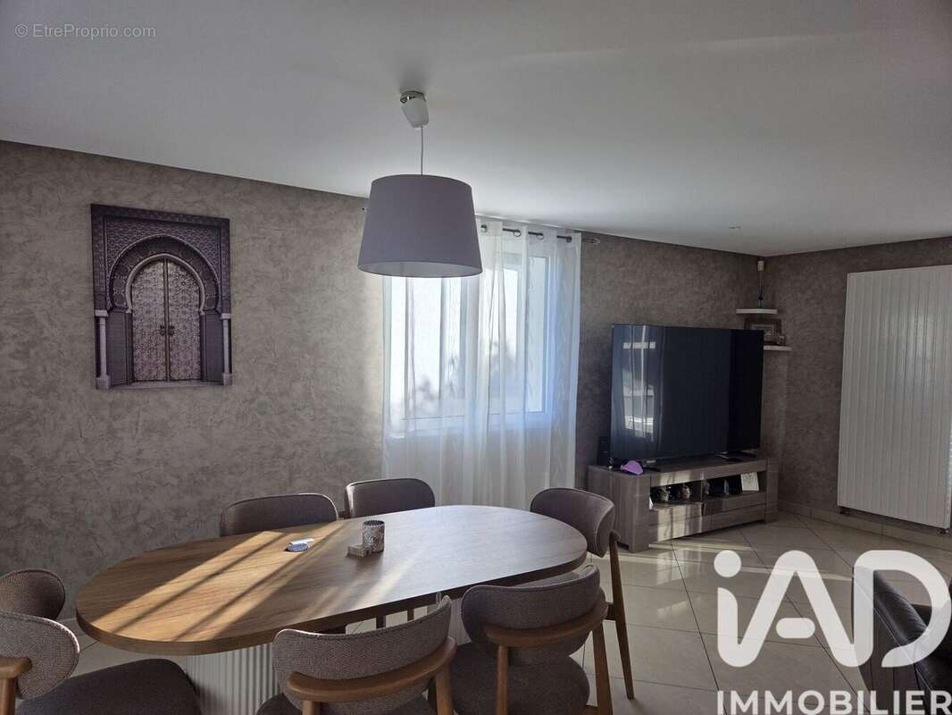 Maison 235 m² à Combs-La-Ville  - photo 7