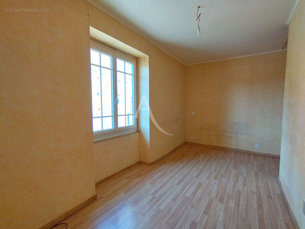 Maison à LES JUNIES