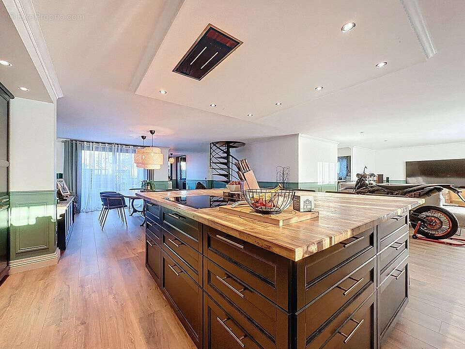 Maison familiale d’exception avec piscine intérieure   315 m2   nvironnement calme à 10 km de Troyes - photo 2