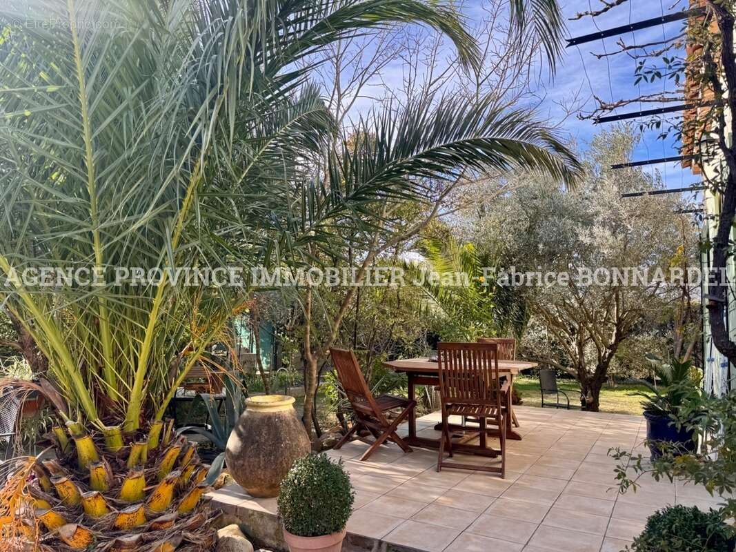 Maison à SAINTE-CECILE-LES-VIGNES