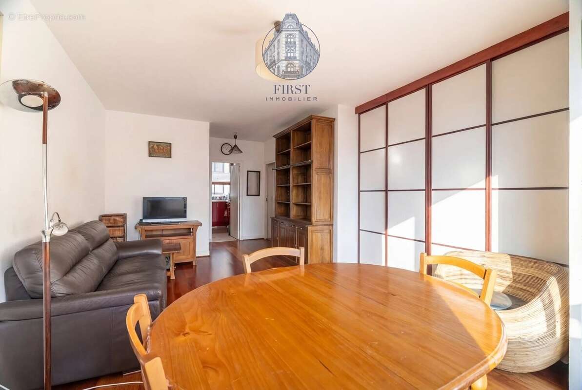 Appartement à PARIS-16E