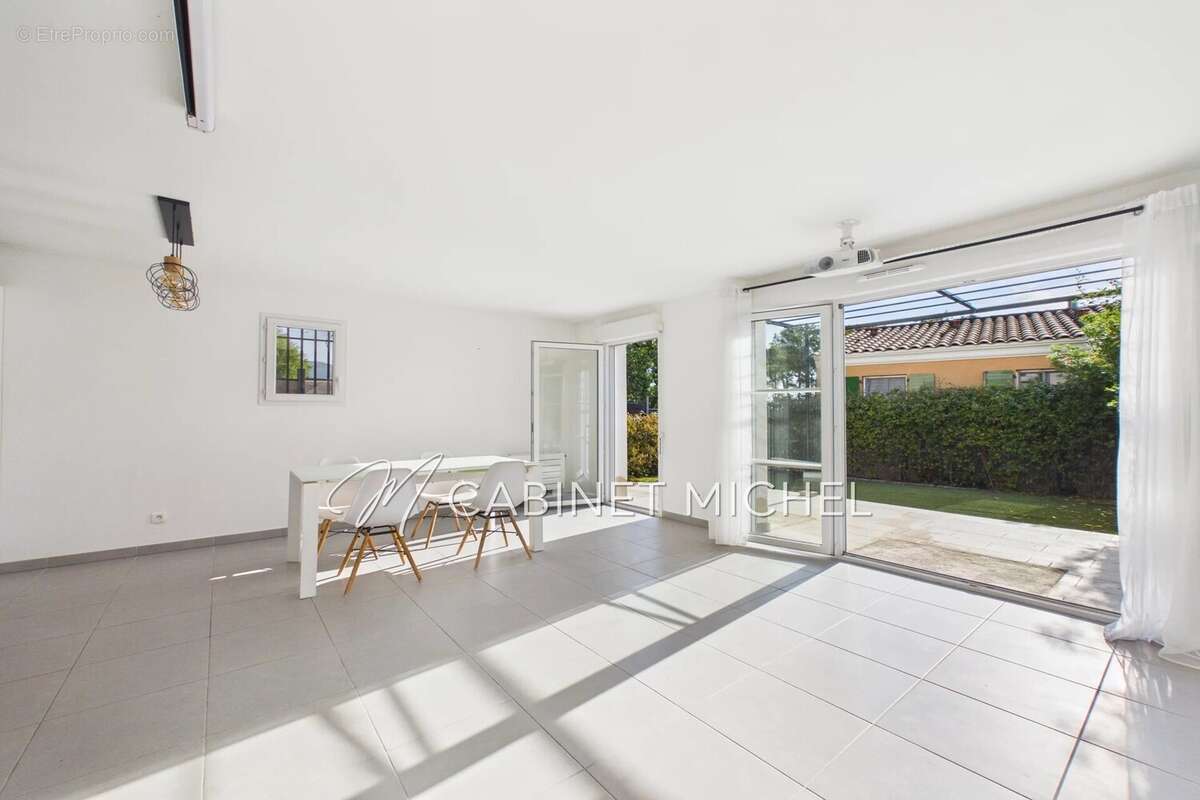 Maison à ROQUEFORT-LES-PINS