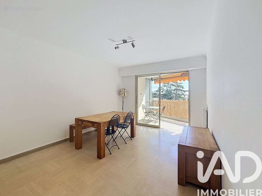 Photo 2 - Appartement à SAINT-LAURENT-DU-VAR