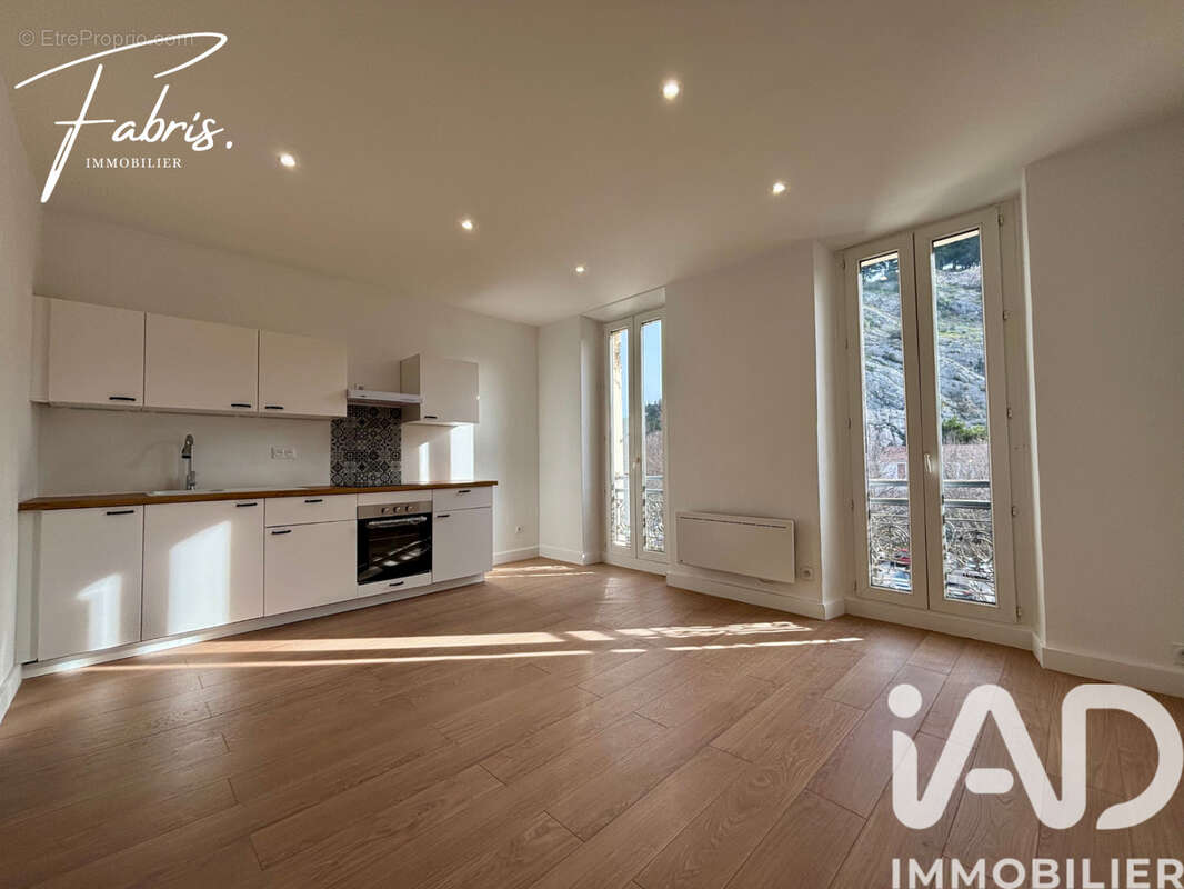 Photo 2 - Appartement à ROQUEVAIRE