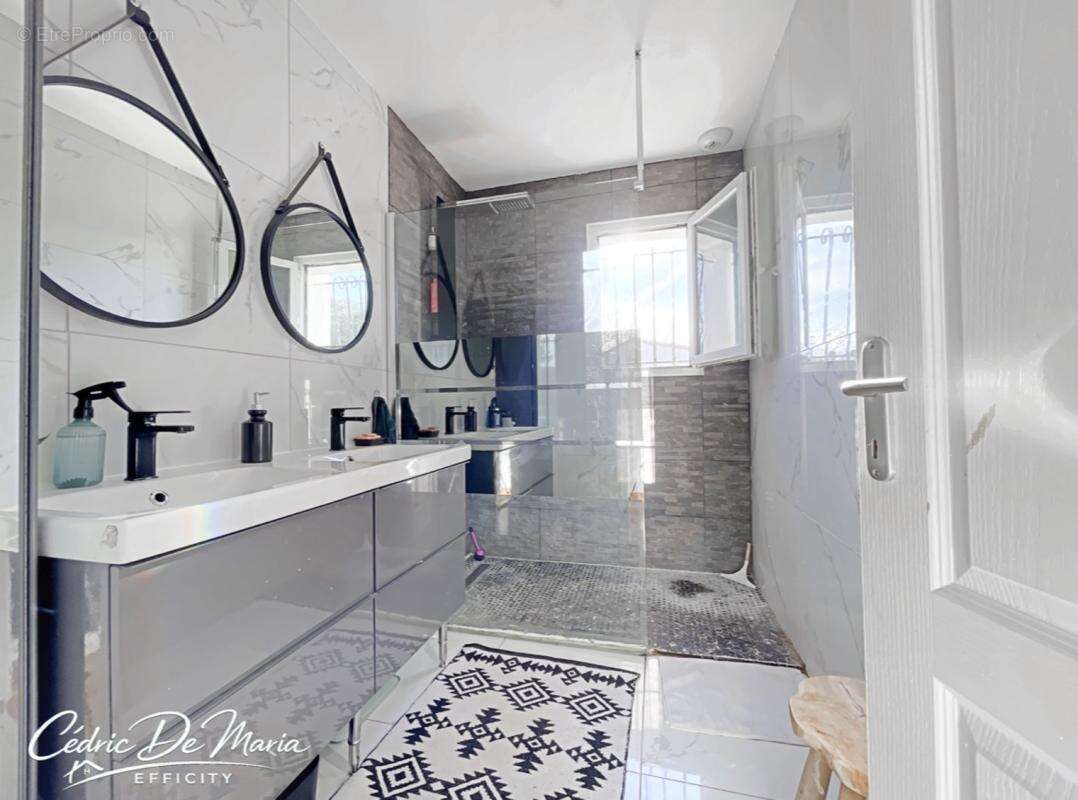 Maison à GINASSERVIS