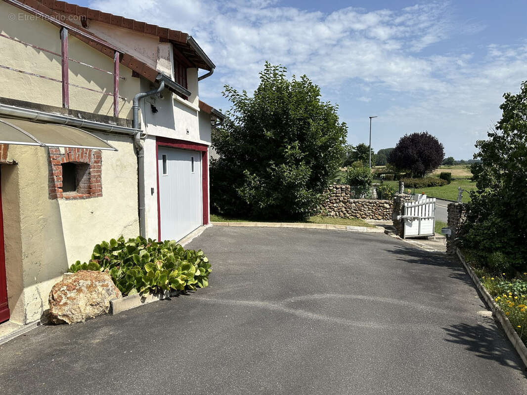 Superbe propriété Type 8 dépendances de 200 m2 sur 4100 m2 de terrain - photo 17
