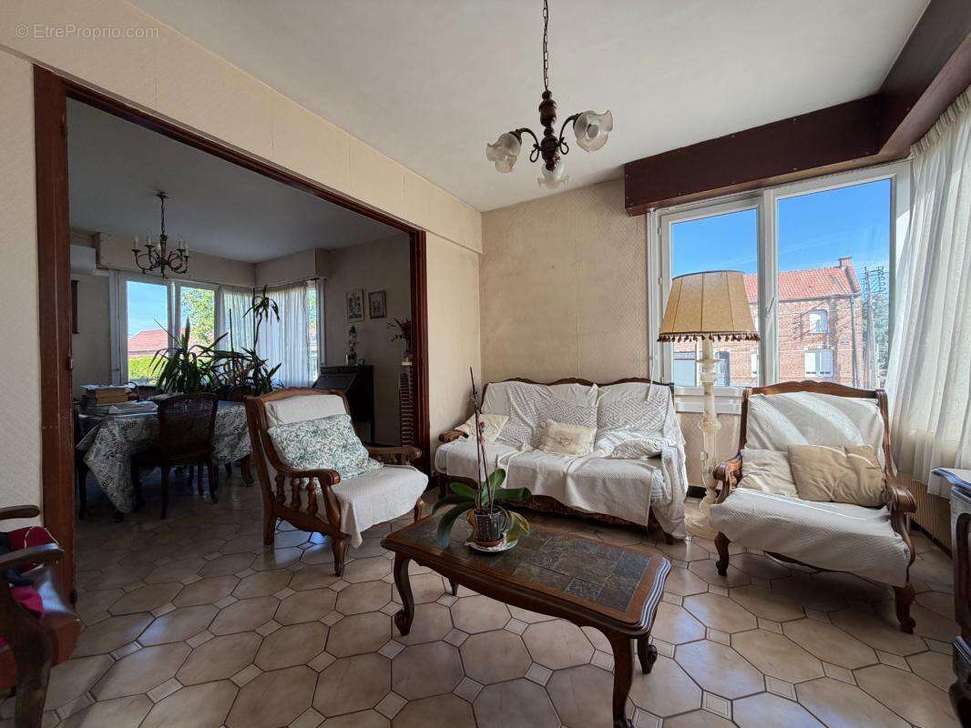 Maison en briques a renover,120m², grand sous/sol - photo 2