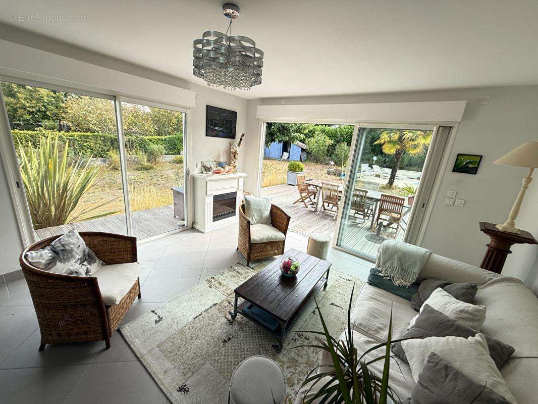 Maison à SAINT-YRIEIX-SUR-CHARENTE