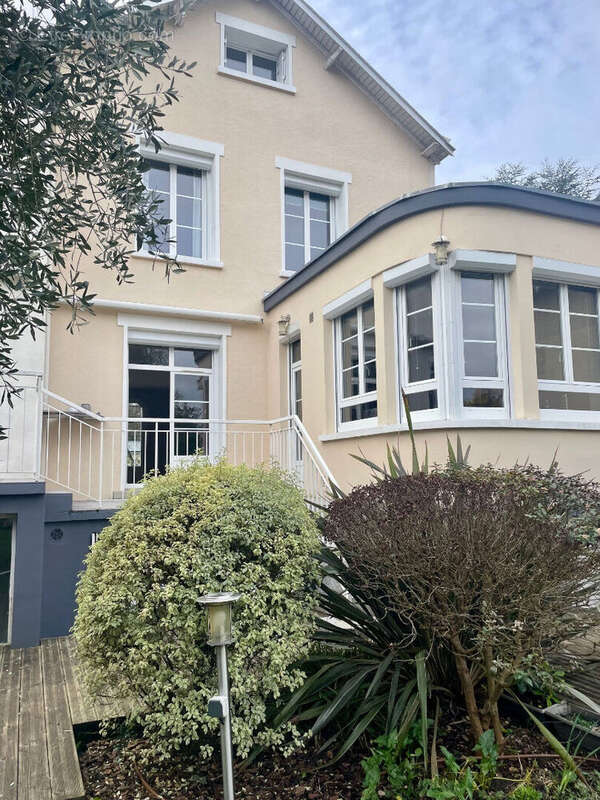 Maison à SAINT-CYR-SUR-LOIRE