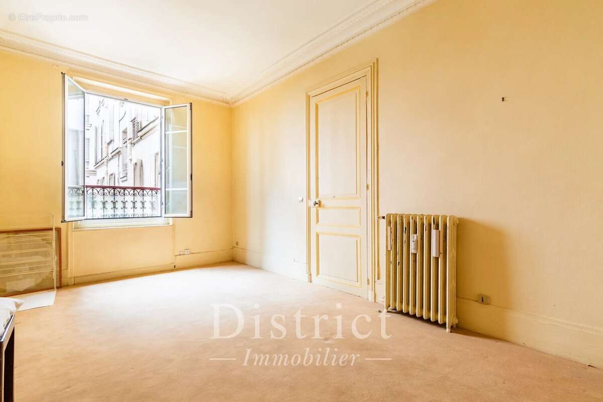 Appartement à PARIS-8E