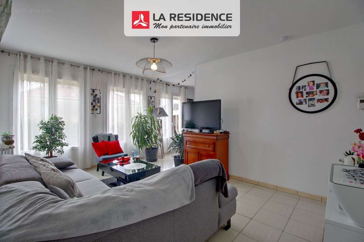 Maison à COURCELLES-SUR-SEINE