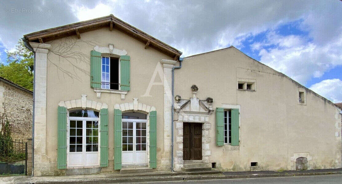 Maison à JONZAC