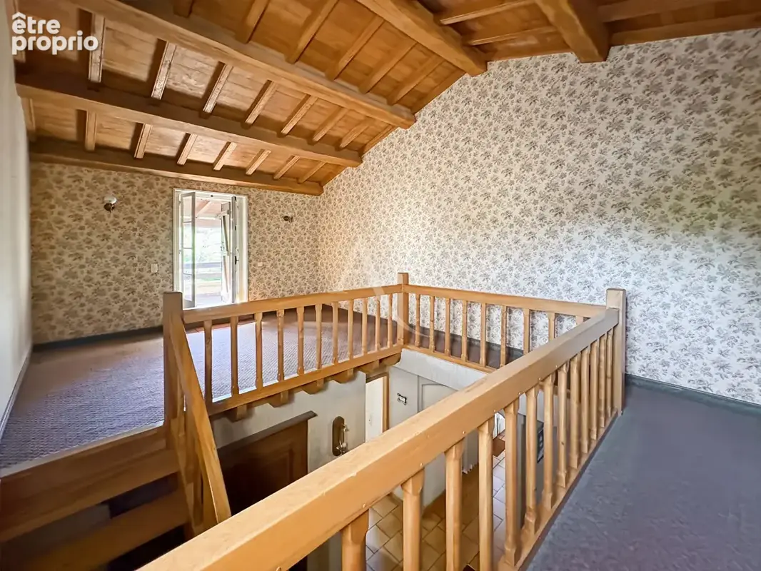 A VENDRE - Maison familiale de caractère de 185 m² avec grand garage, proche des commodités - photo 14