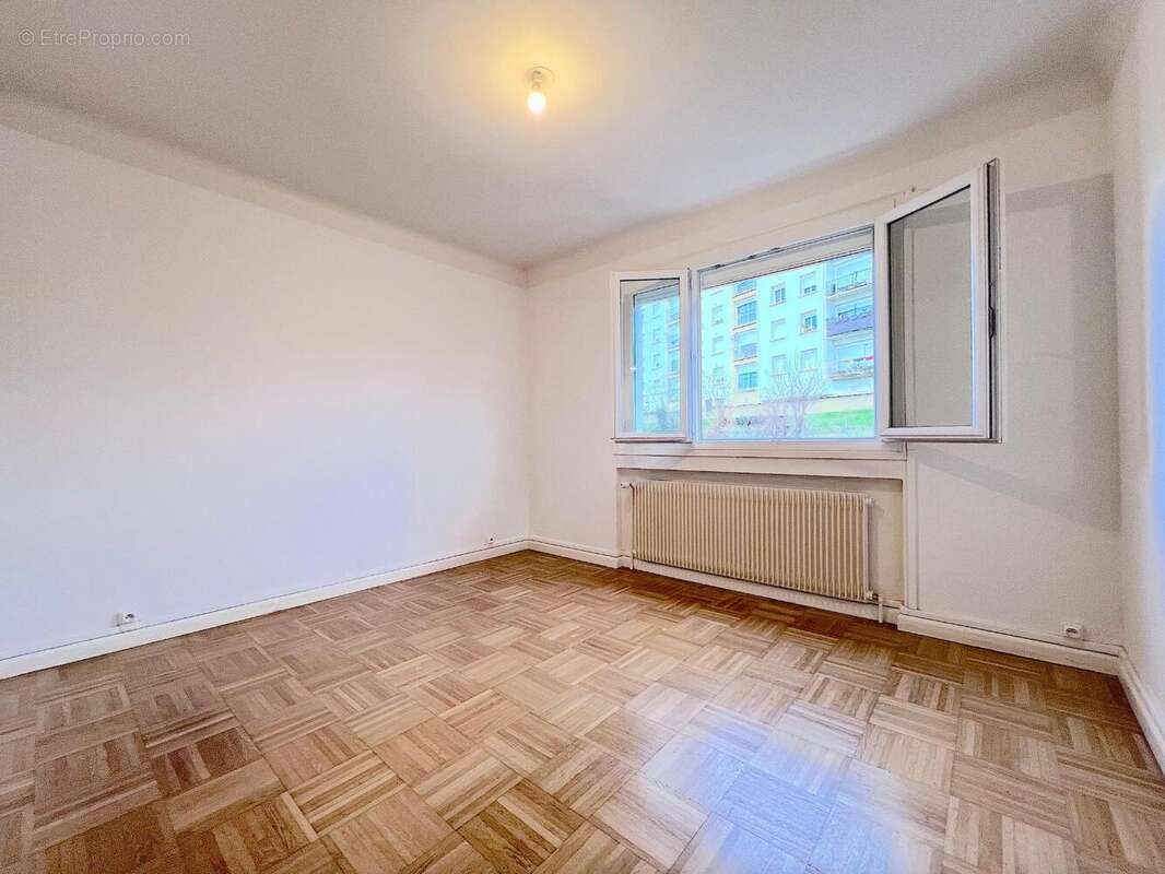   - Appartement à DECINES-CHARPIEU