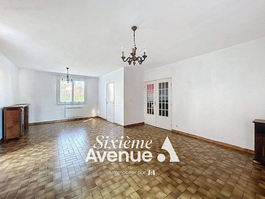 Maison à DECINES-CHARPIEU