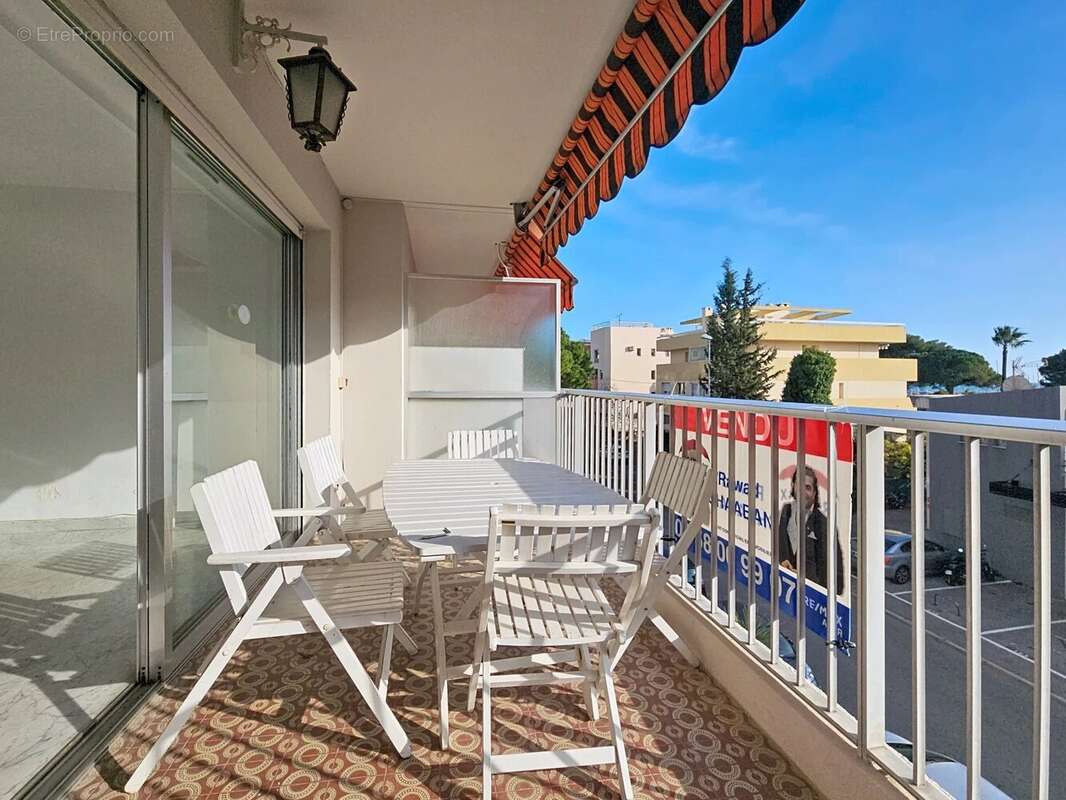 Appartement à SAINT-LAURENT-DU-VAR