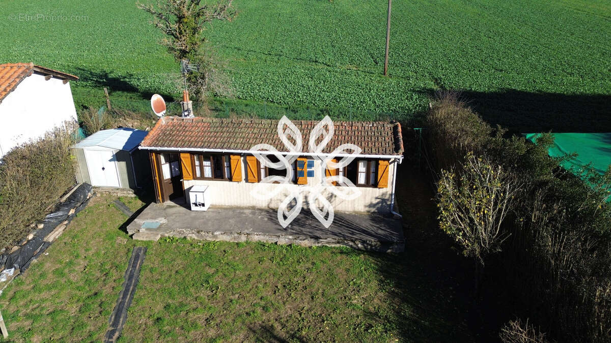 Maison à CHASSAGNES