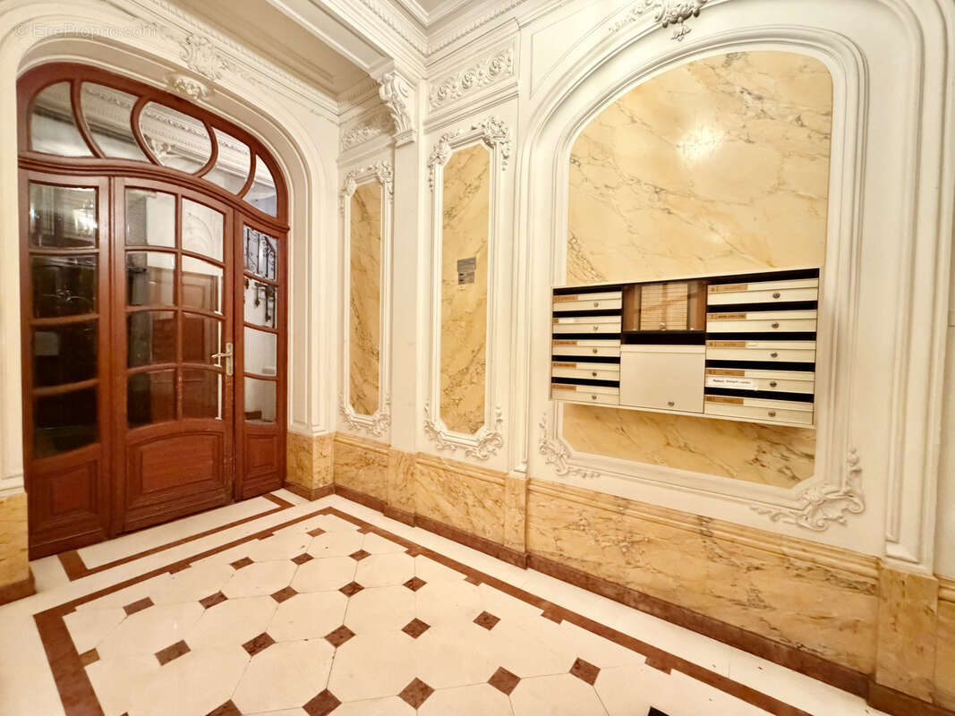 Dernier etage - place de la nation - photo 12