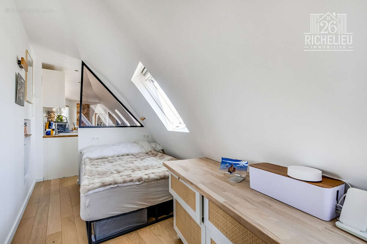 Paris 1er-Saint honoré, Pont Neuf.Appartement deux pièces 39m2 de charme - photo 6