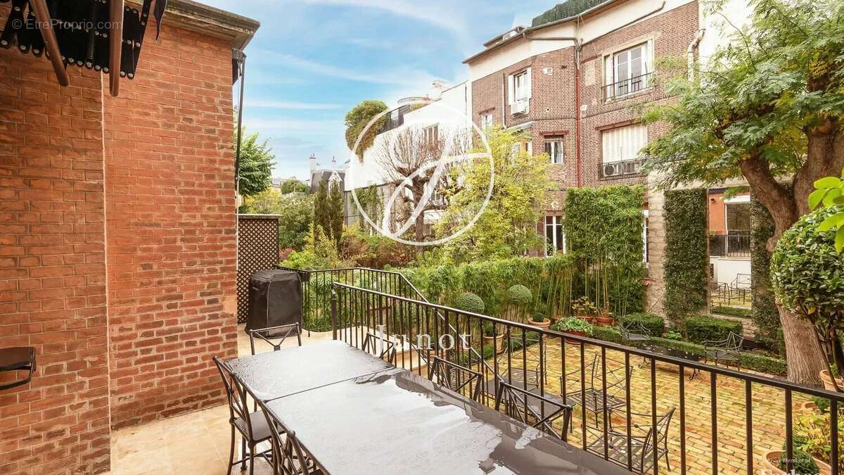 Maison à PARIS-16E